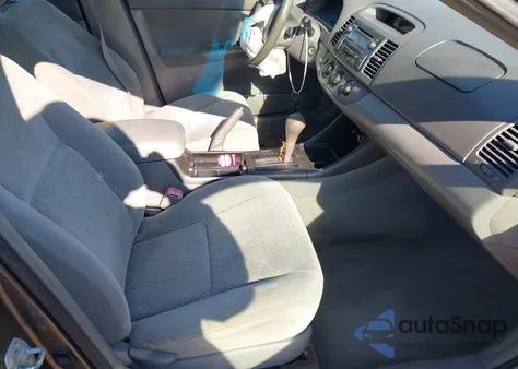 2004 Toyota Camry Le V6 z USA, uszkodzony, nr VIN 4T1BF32K74U586052